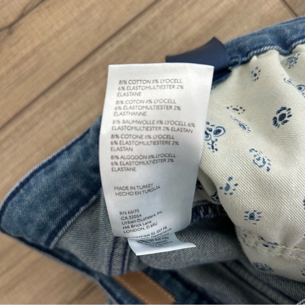 Anthropologie Pilcro The Icon Flare Distressed High Rise Medium Wash Jeans 29 - Picture 9 of 12